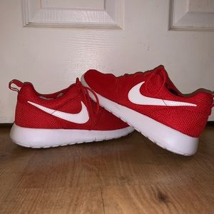 BRAND NEW Nike Runners